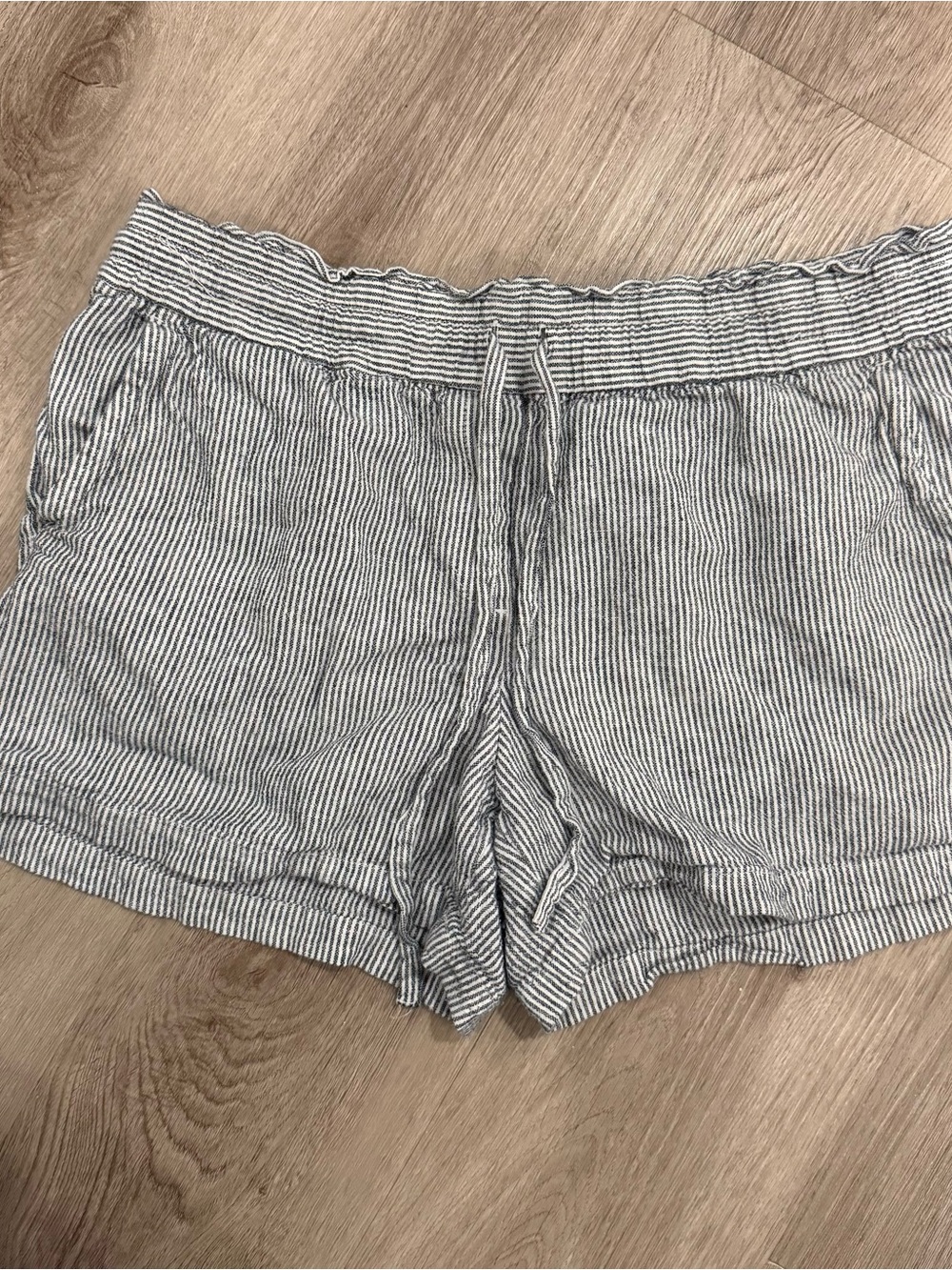 LOFT Striped Drawstring Linen-Blend Shorts - White & Black